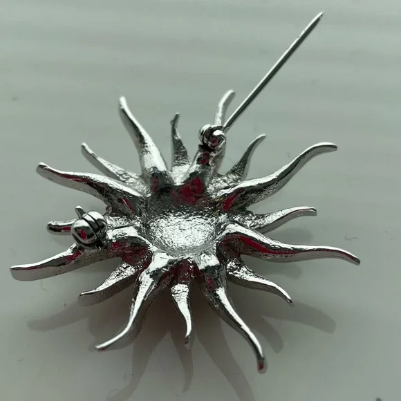 2 VINTAGE Silver-plated 1.5” Brooches | Set of 2 - Picture 6 of 11